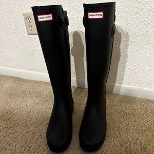 Like new black Hunter boots in size 8